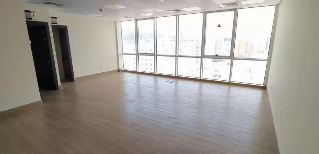 تجاري عقار جاهز غير مفروش مكتب  للإيجار في السد , الدوحة #14960 - 1  صورة 